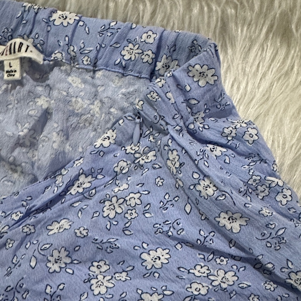Chic Floral High-Low Skirt in Light Blue - Picture 6 of 8